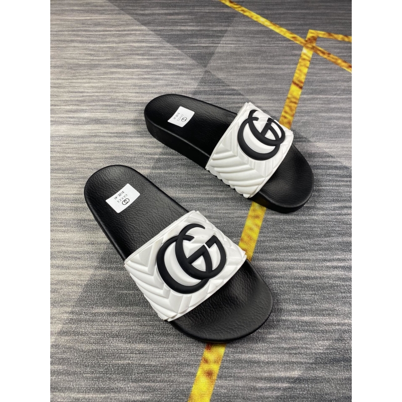 G*u*i slippers